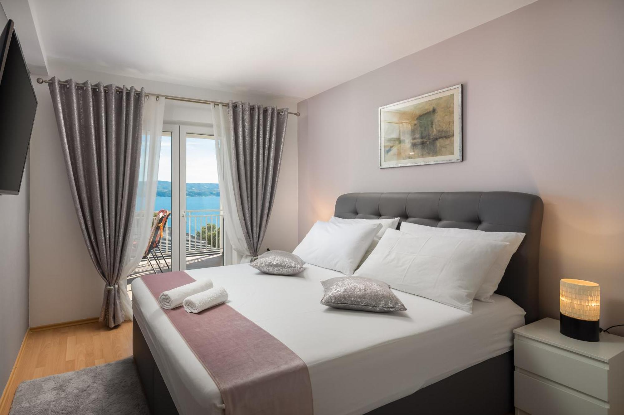 Luxury Seafront Villa With Heated Pool, Jacuzzi, Sea View, 150 M From Beach Stanici Exterior photo
